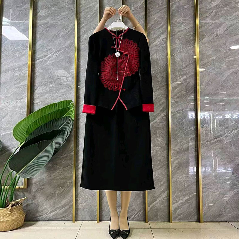 盘扣刺绣国风上衣半身裙两件套