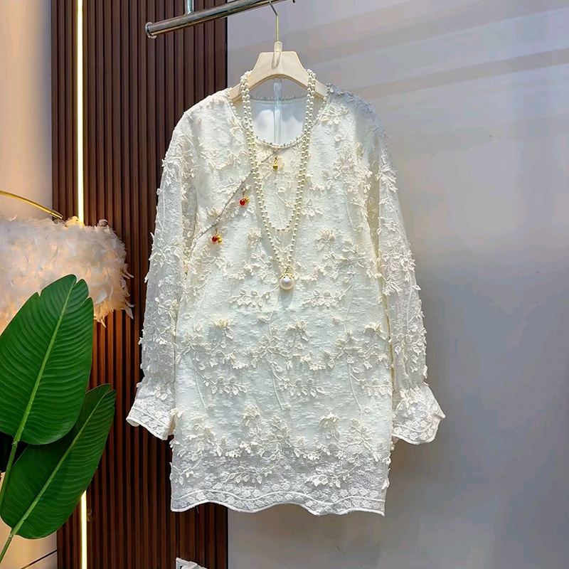 新款气质国风斜襟轻奢刺绣女人衫