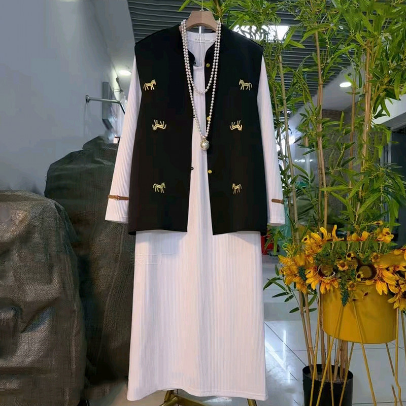 胖mm大码女装春季2026新款时尚小马刺绣立领马甲搭配简约坑条棉裙,女装/女士精品,大码内搭,淘宝优惠券,粉丝福利购,淘宝优惠卷