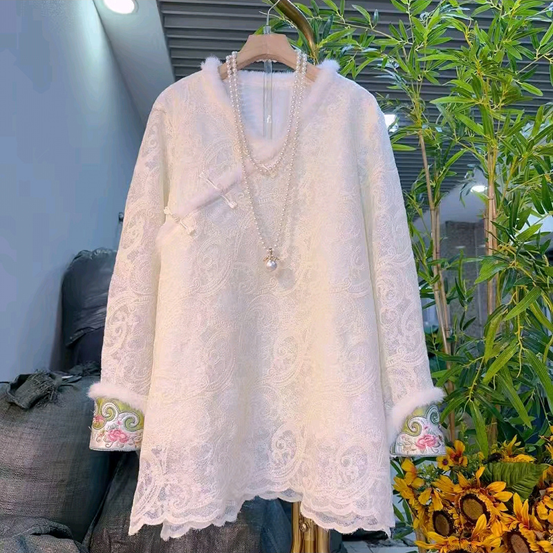 新中式刺绣拼接蕾丝大码女装上衣