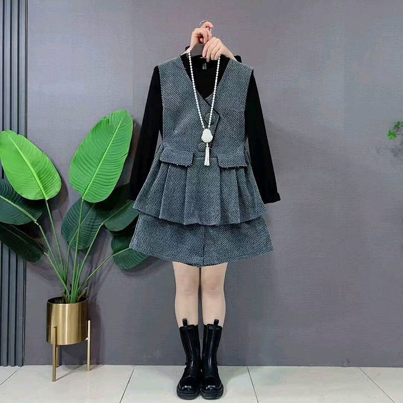 2026春季新款高级感大码女装别致钉珠V领马甲打底衫短裤三件套女,女装/女士精品,大码套装,淘宝优惠券,粉丝福利购,淘宝优惠卷