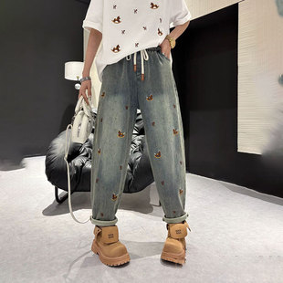 女装 冬季 加绒大码 刺绣休闲牛仔裤 遮肉显瘦复古洋气百搭减龄潮 新款