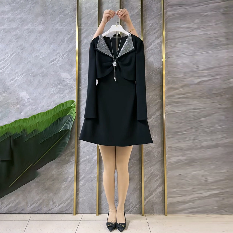 胖妹妹大码女装春季新款时尚烫钻领胸前褶皱拼贴假两件显瘦连衣裙,女装/女士精品,大码连衣裙,淘宝优惠券,粉丝福利购,淘宝优惠卷