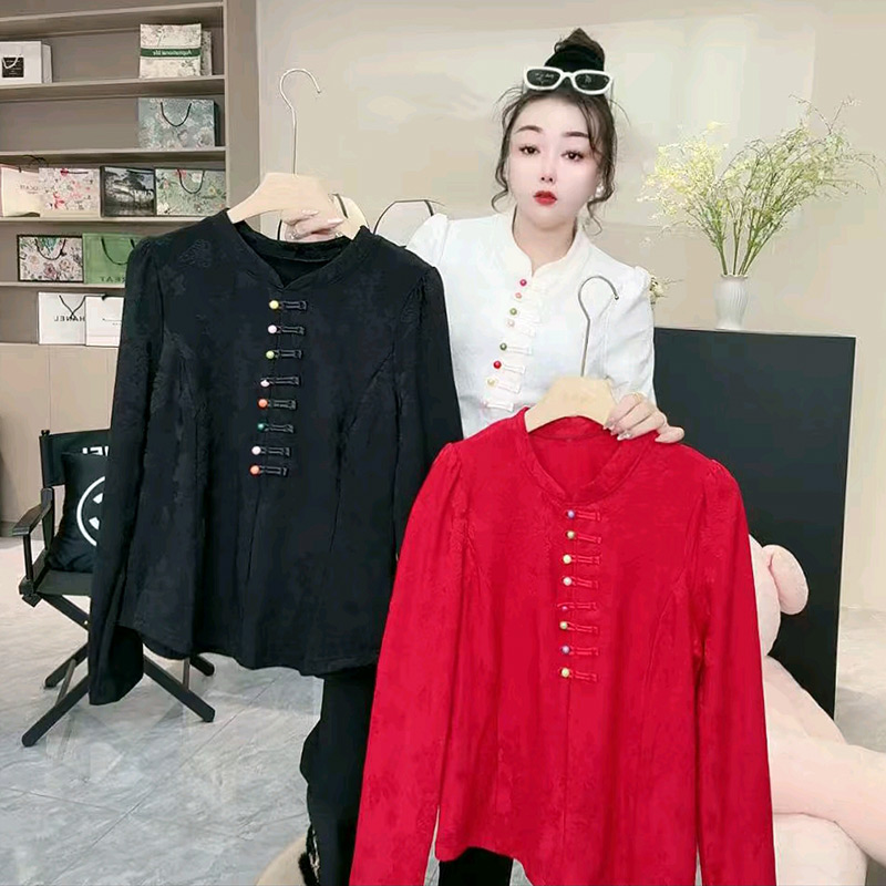 彩色糖果扣提花打底衫