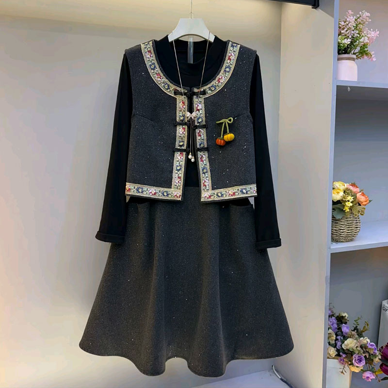 气质显瘦打底裙马甲开衫两件套