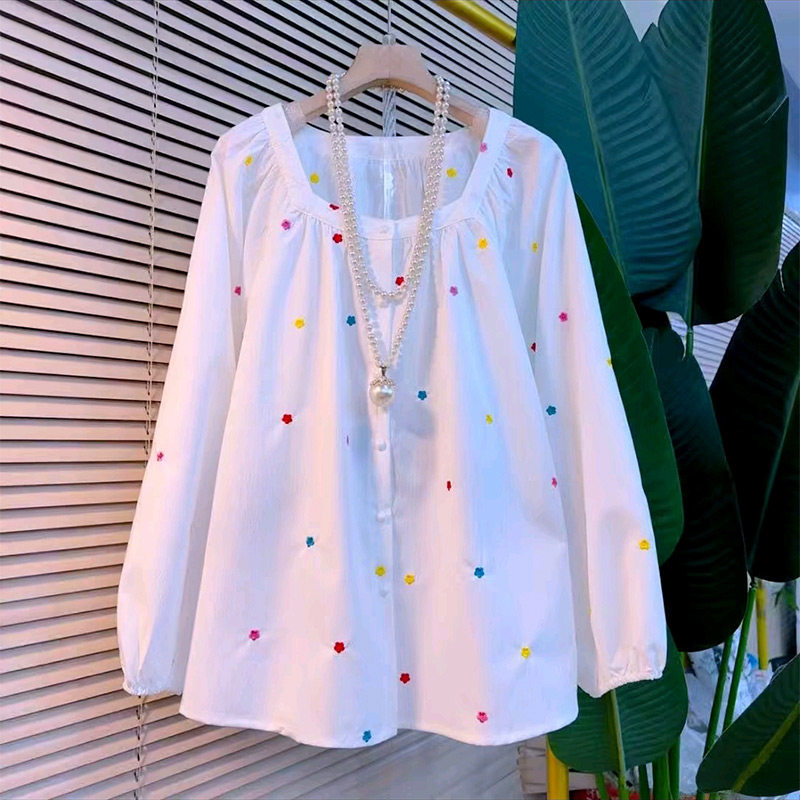 刺绣彩色小花方领衬衫