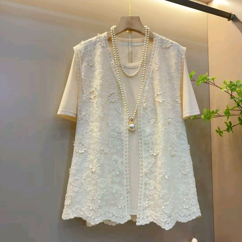 胖mm显瘦蕾丝拼接花边马甲2026新款百搭内搭洋气大码女装两件套潮