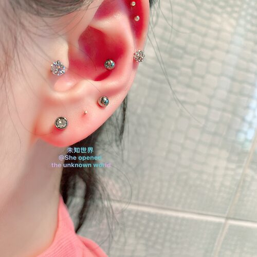 2025新款潮满钻球形钛钢耳骨钉