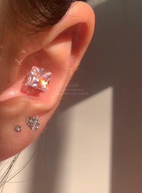 2024夏季新款超闪方钻莫桑石耳骨钉耳蜗钉简约方块水钻耳钉耳饰环