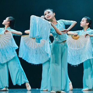 云水谣舞蹈服少儿民族舞演出服表演诗雨江南山水画踩水舞外婆桥