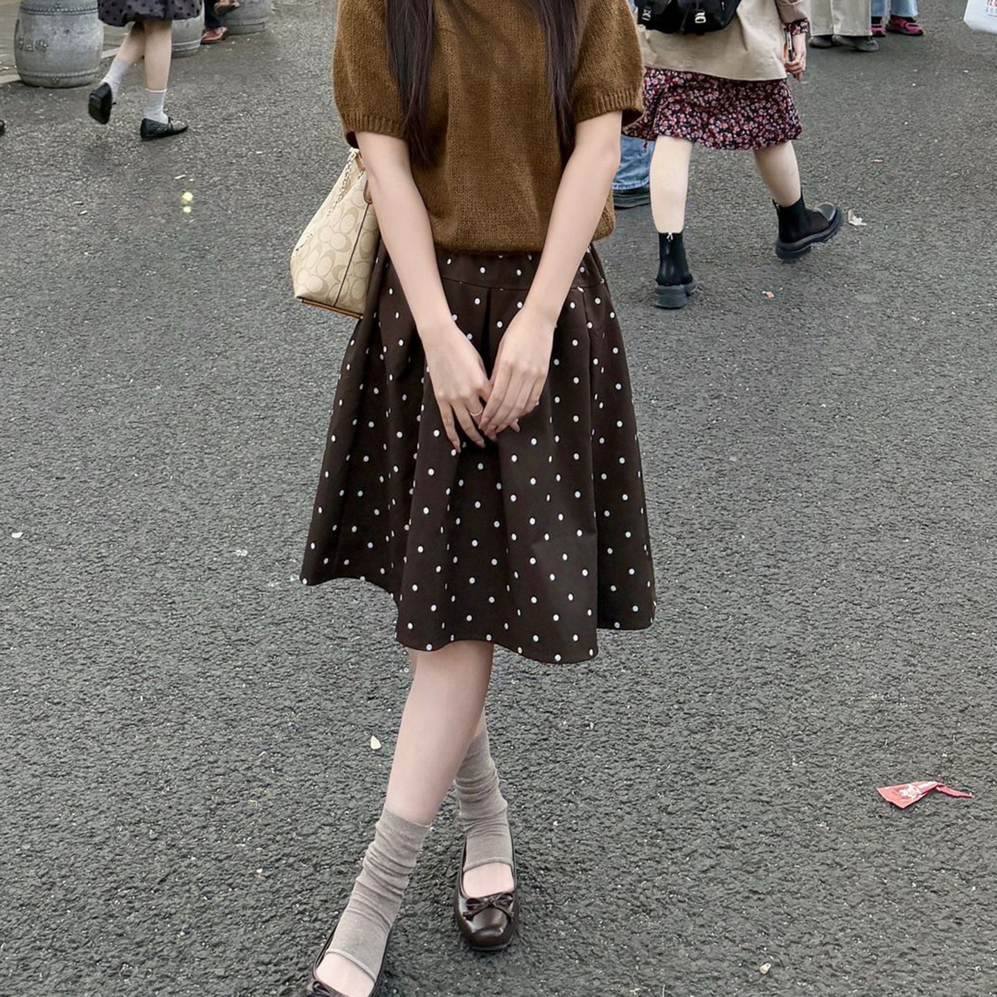 韩系高级感复古咖色波点半身裙女2026早秋时尚氛围感甜美百搭中裙