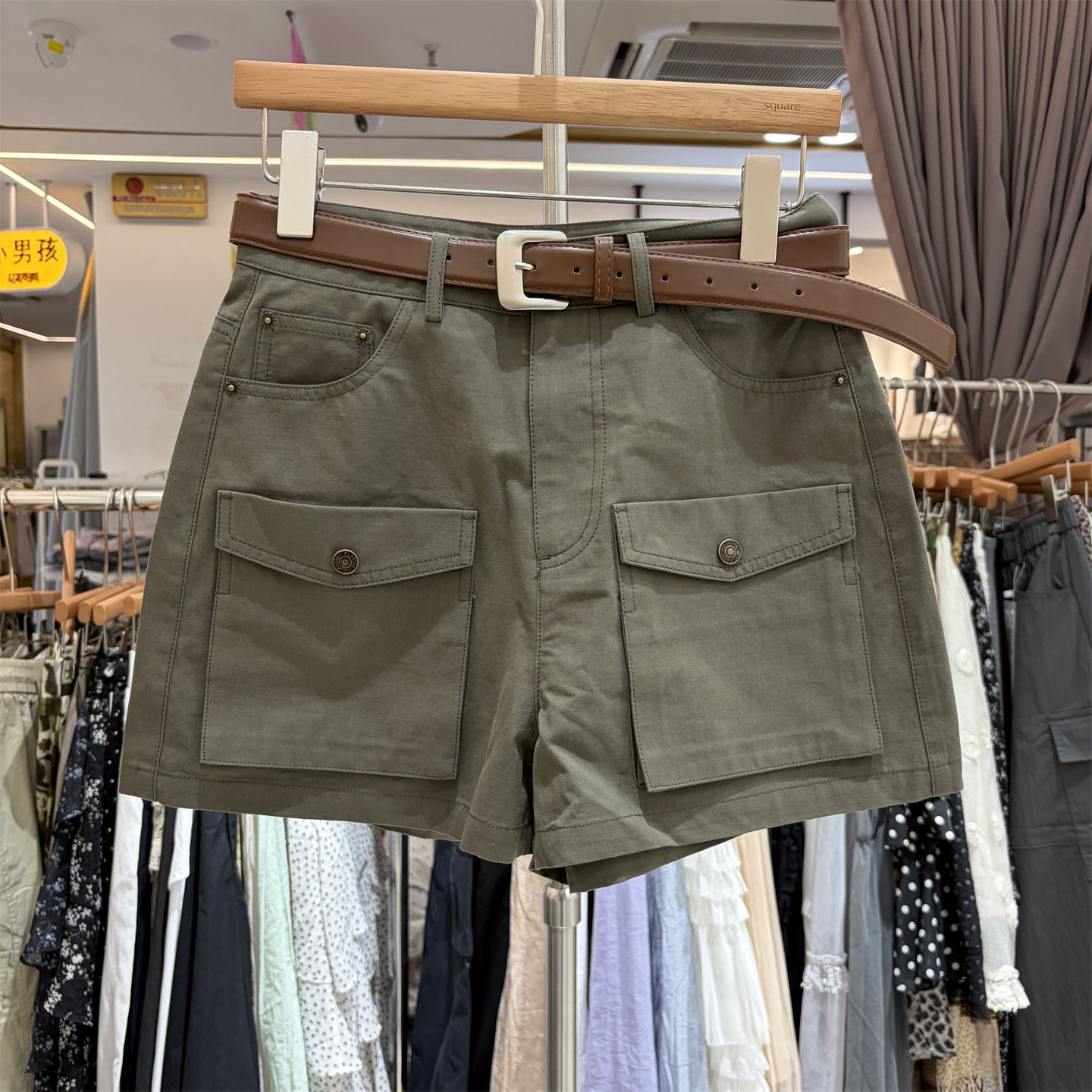 8090服饰B26320正版夏韩版高腰双口袋设计显瘦百搭工装阔腿短裤女