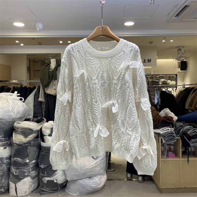 BD缤典56692正版冬新款韩版宽松圆领立体蝴蝶结套头针织衫毛衣女