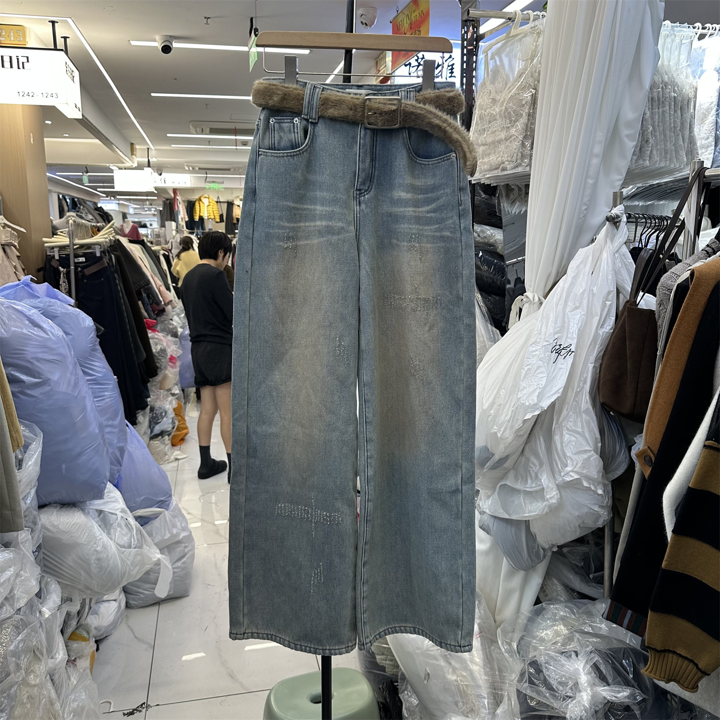 复合绒加厚牛仔裤女款式阔腿裤