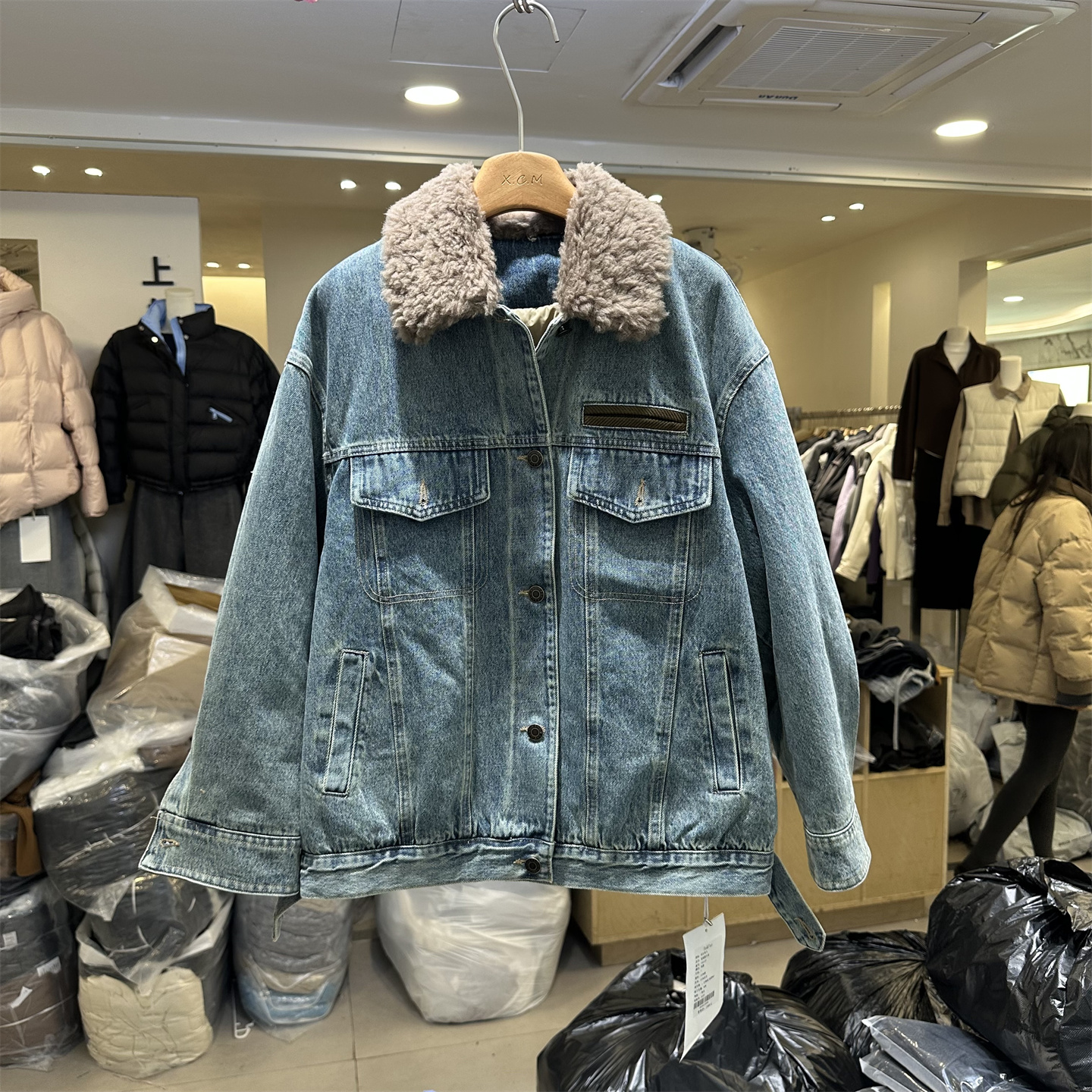 白鸭绒保暖羽绒服牛仔外套女