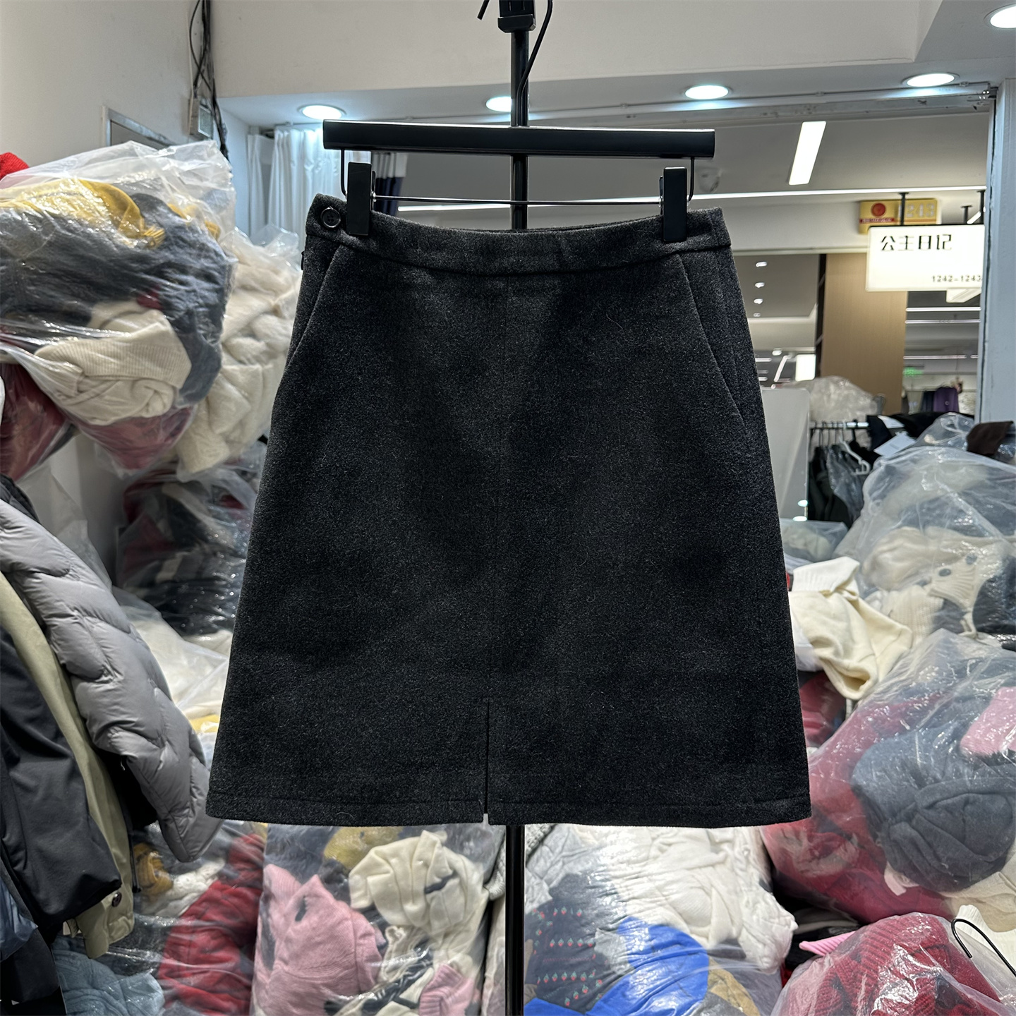 约百搭开叉毛呢半身短裙女