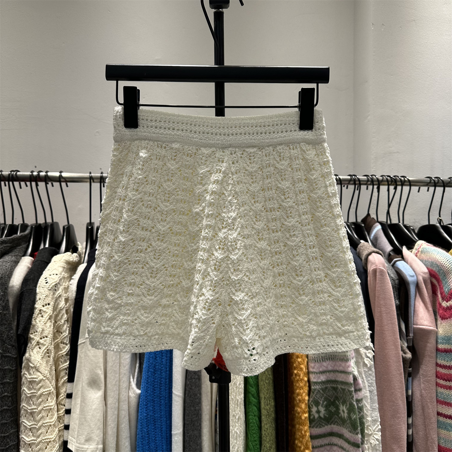 欧洲站2025秋新款时尚松紧腰口袋镂空钩花时髦百搭针织休闲短裤女