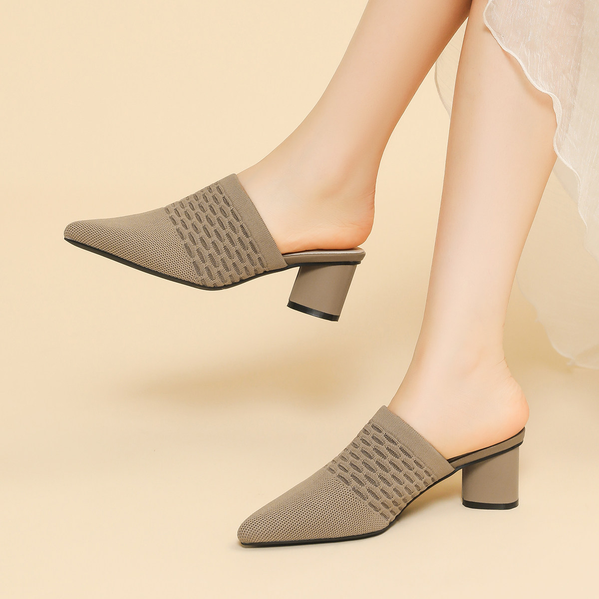 包头半凉拖女今年新款仙女风粗跟高跟鞋织物镂空透气针织尖头女鞋
