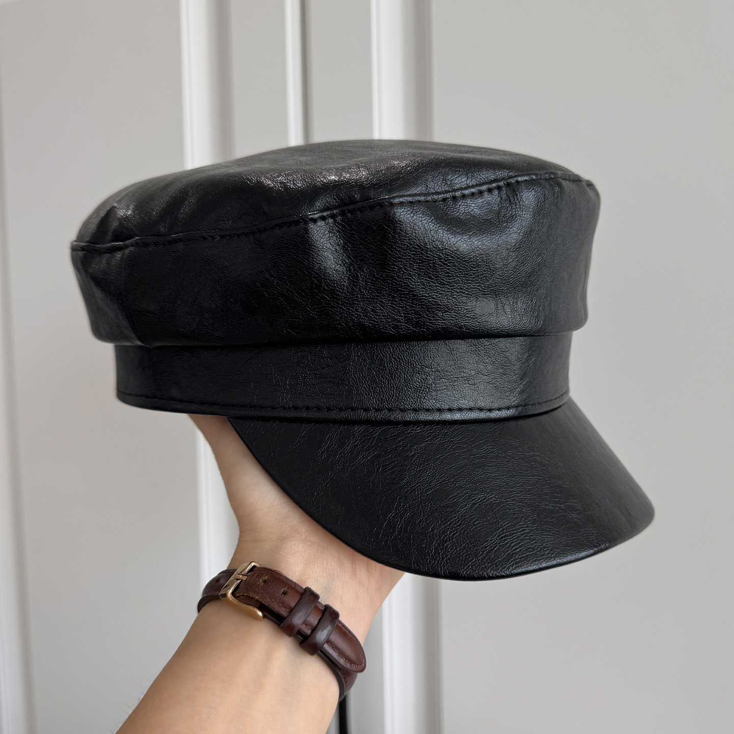 omububu黑色PU皮海军风鸭舌帽