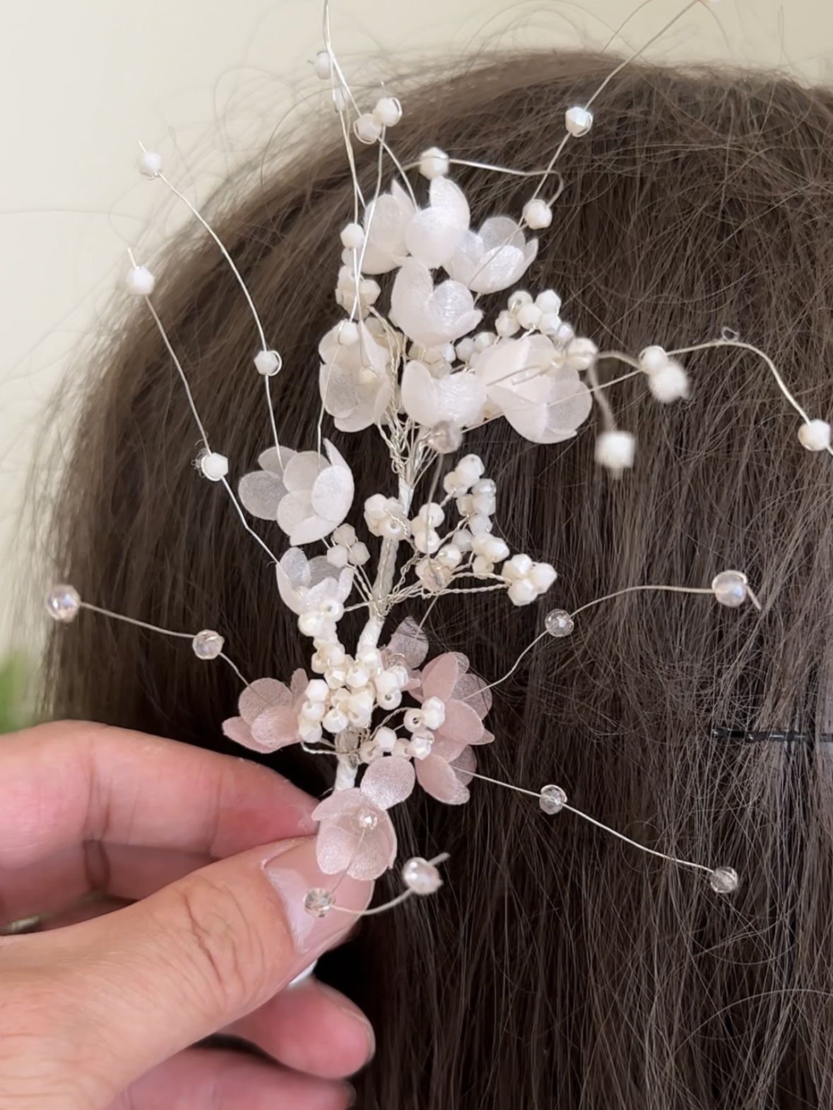 美高原创仙气手工铃兰米珠侧边新娘头饰品跟妆造型样片旅拍写真