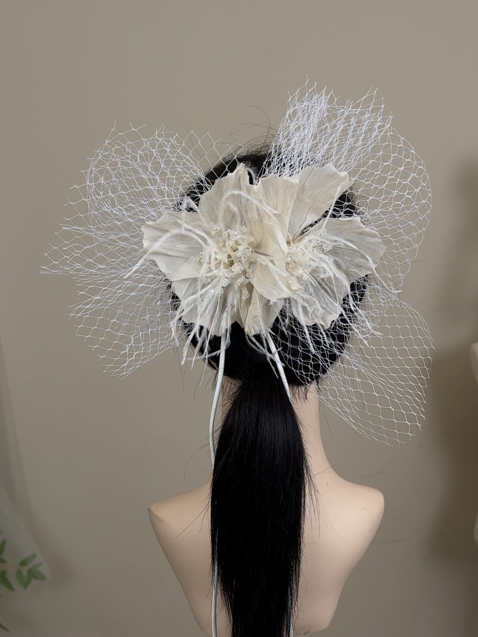 美高原创香槟色手工花网格蝴蝶结头饰品跟妆造型样片旅拍外景摄影