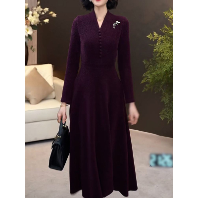 高级感轻奢纯色V领显瘦连衣裙女2025秋冬新款端庄优雅妈妈装A字裙
