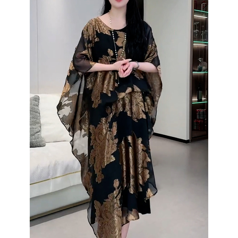 法式轻奢鎏金圆领连衣裙2025夏季新款设计感宽松遮肉蝙蝠袖A字裙
