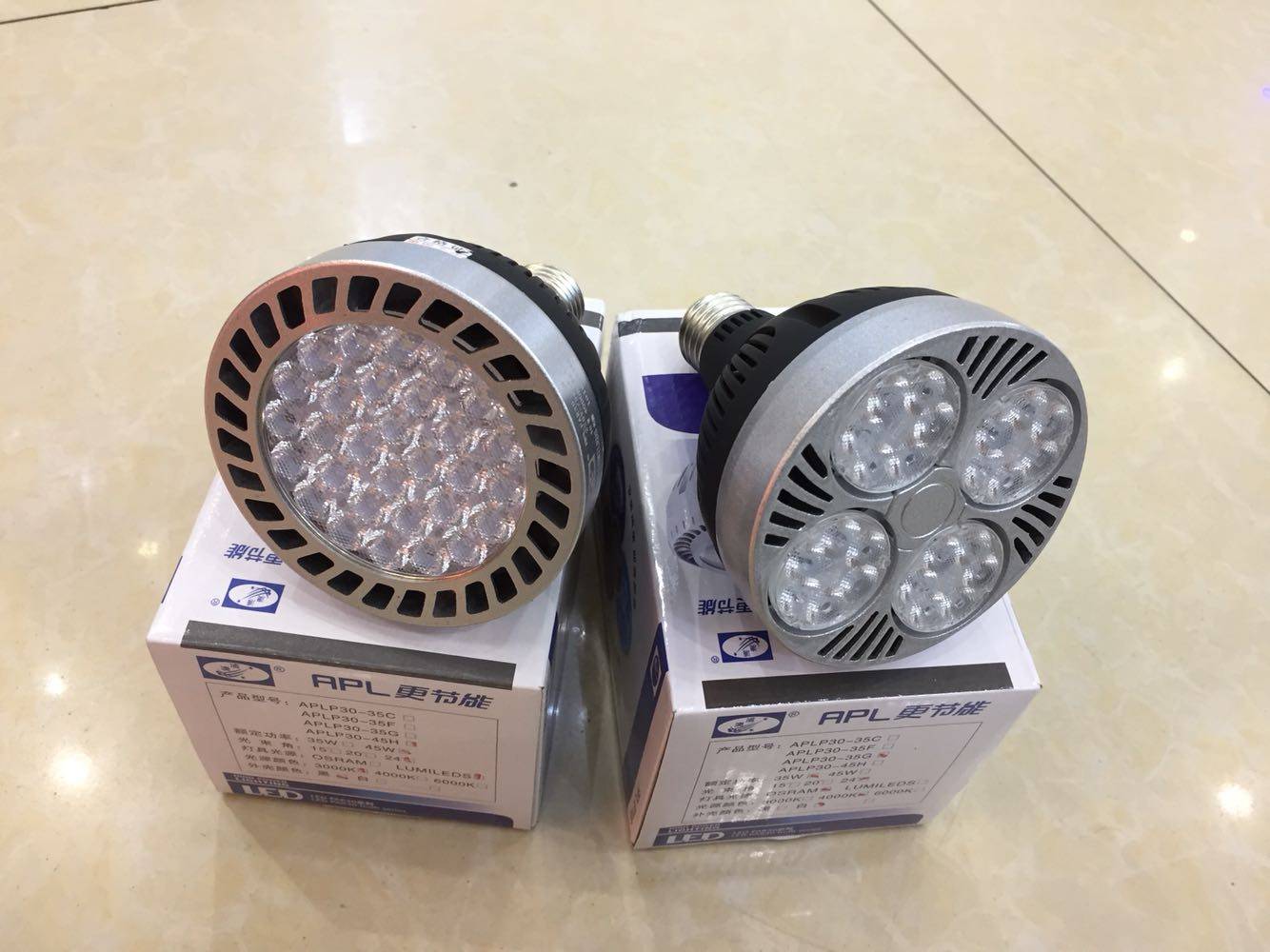 龙澳浦明装带风扇LED轨道灯