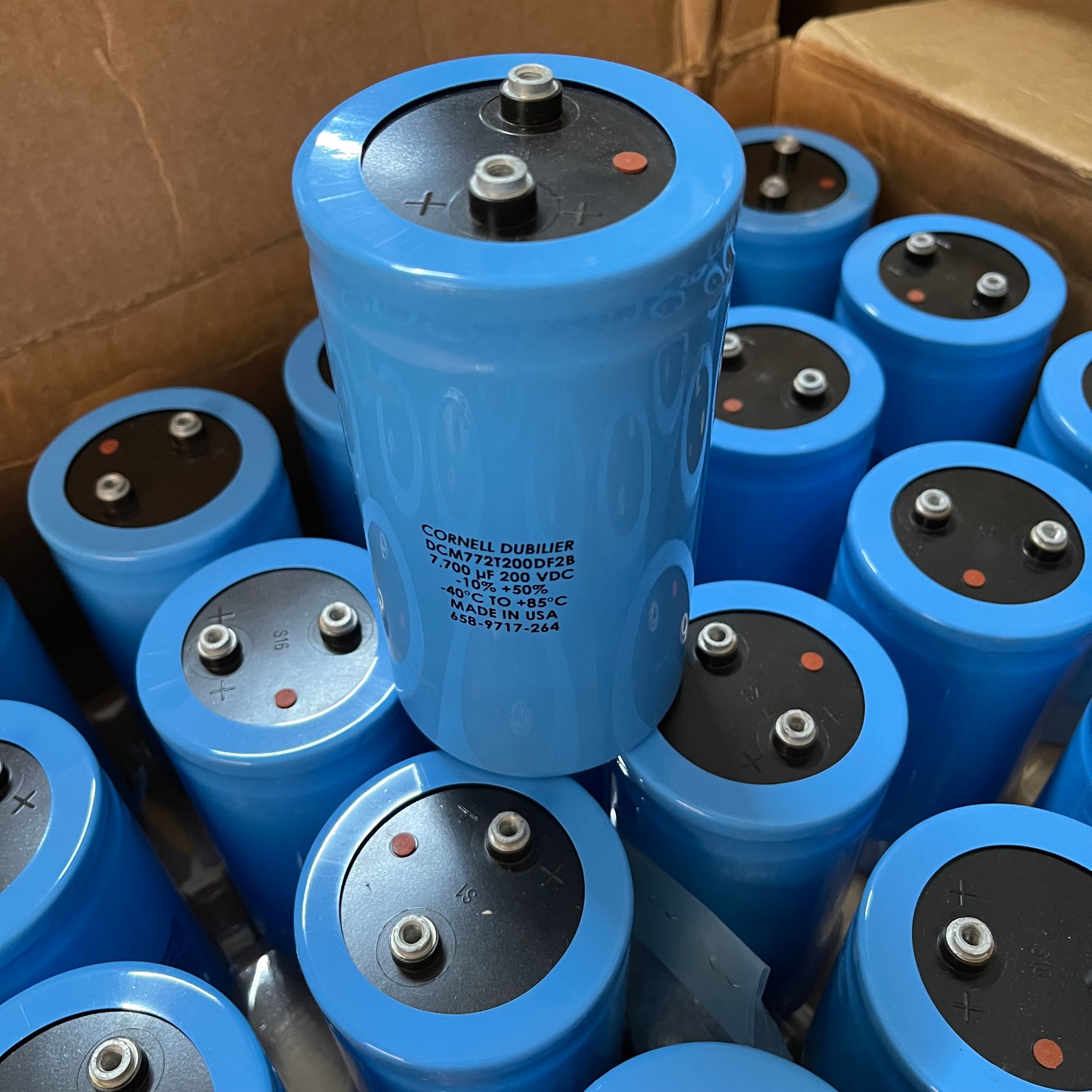 7700UF200V电解电容大D