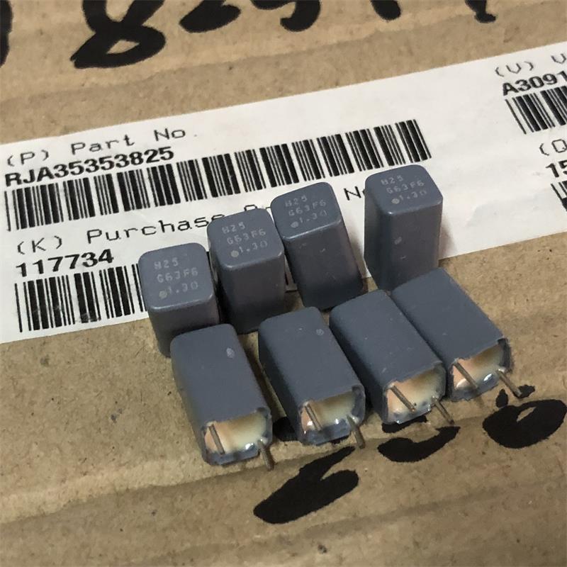 意大利ARCOTRONICS-STS FREE 825PF 820PF 63V 对角音频耦合电容