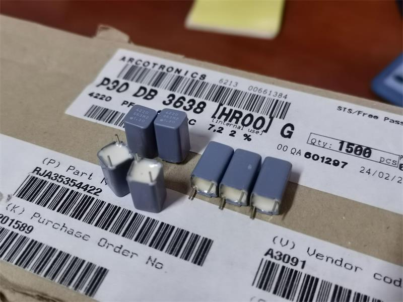 意大利ARCOTRONICS-STS FREE 4220PF 63V 对角音频箔膜耦合电容