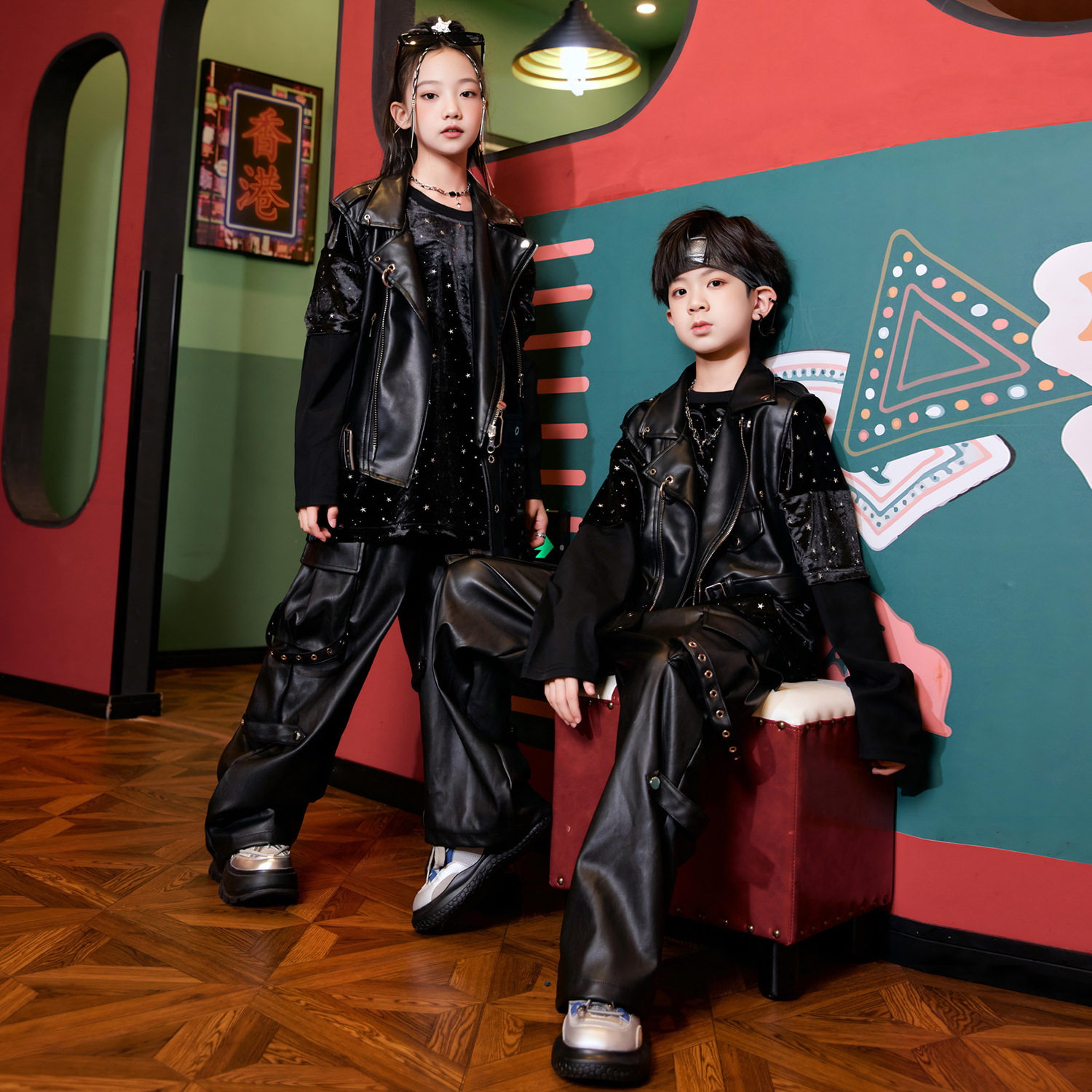 街舞儿童潮服hiphop男童庞克风马甲套装女童爵士舞服装舞蹈演出服