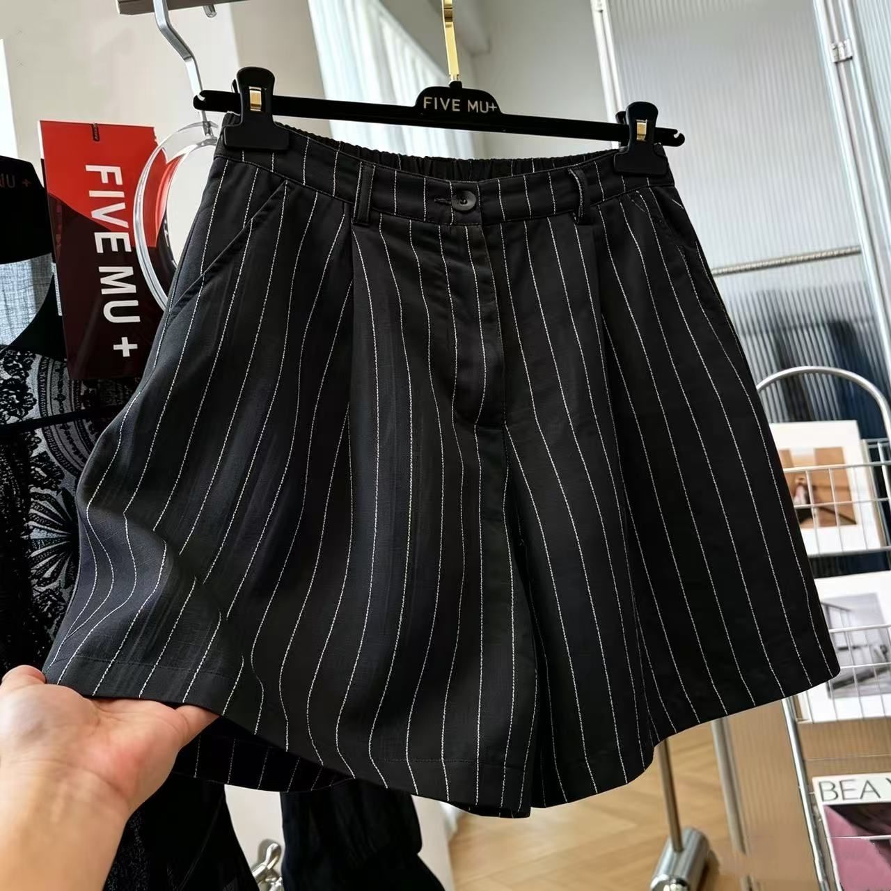 韩式高级感条纹阔腿裤女夏季高腰显瘦薄款A字外穿时尚休闲短裤子图片