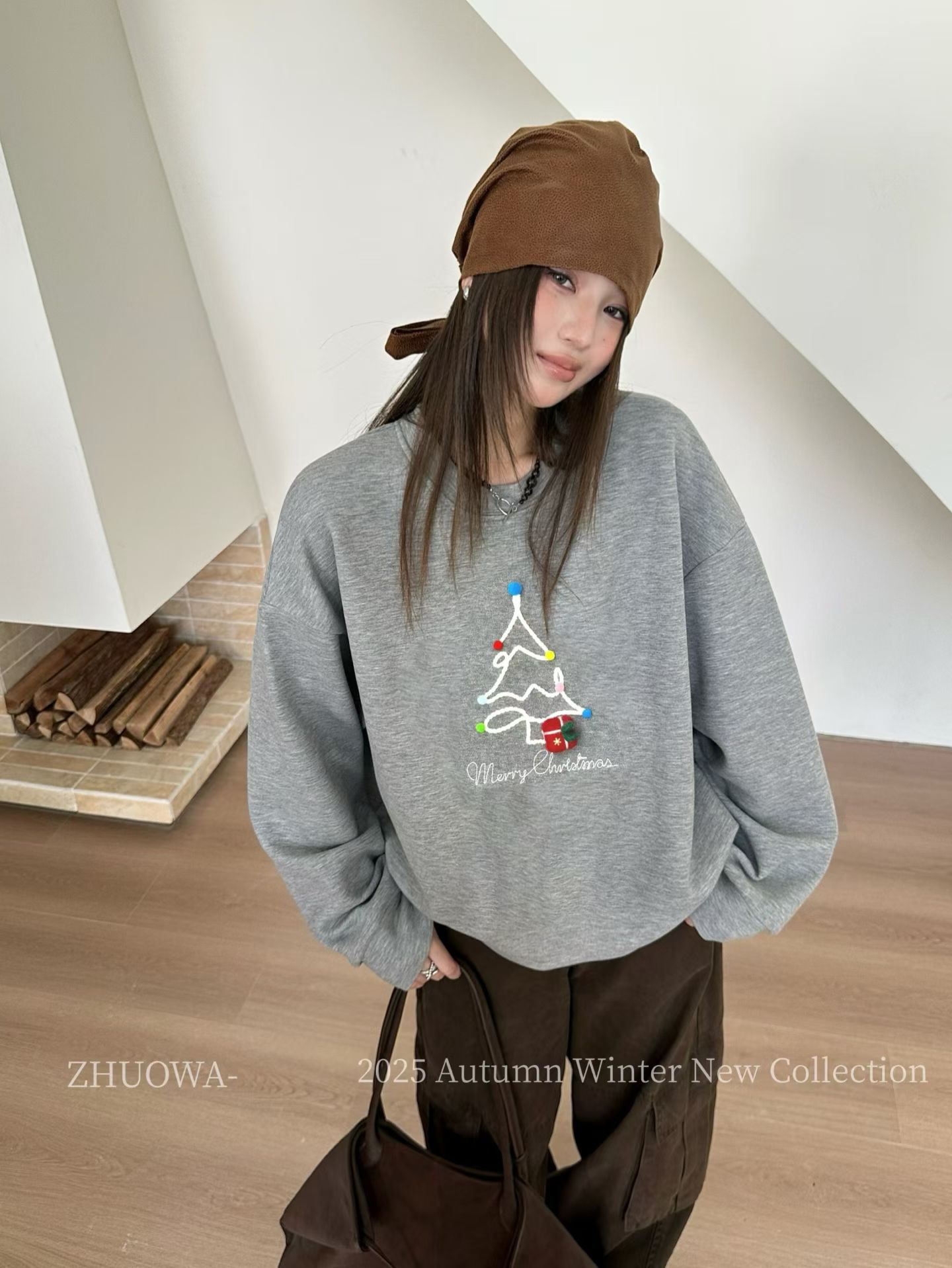 卓娃2025冬季新款圣诞树刺绣加厚加绒圆领宽松休闲套头卫衣女5610