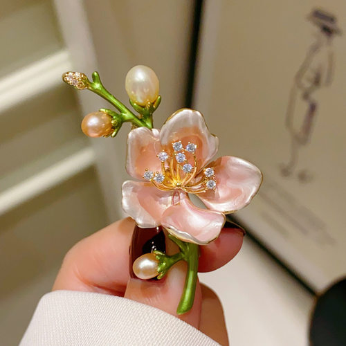 丨1折专区丨品牌撤柜丨珍珠胸花女清新精致别针西装配件桃花胸针