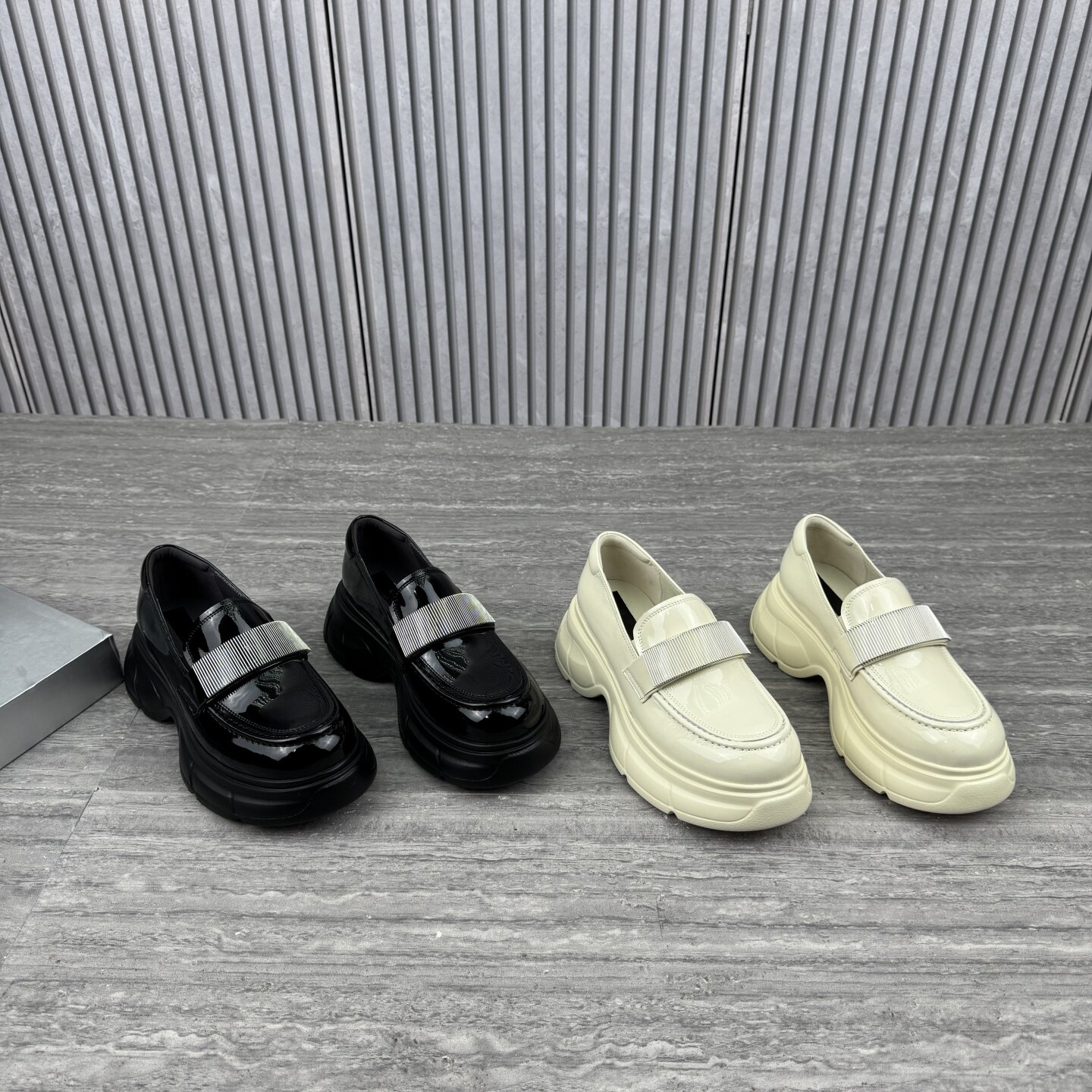 2026春季新款女鞋欧货欧洲站英伦风漆皮松糕底乐福鞋增高厚底单鞋