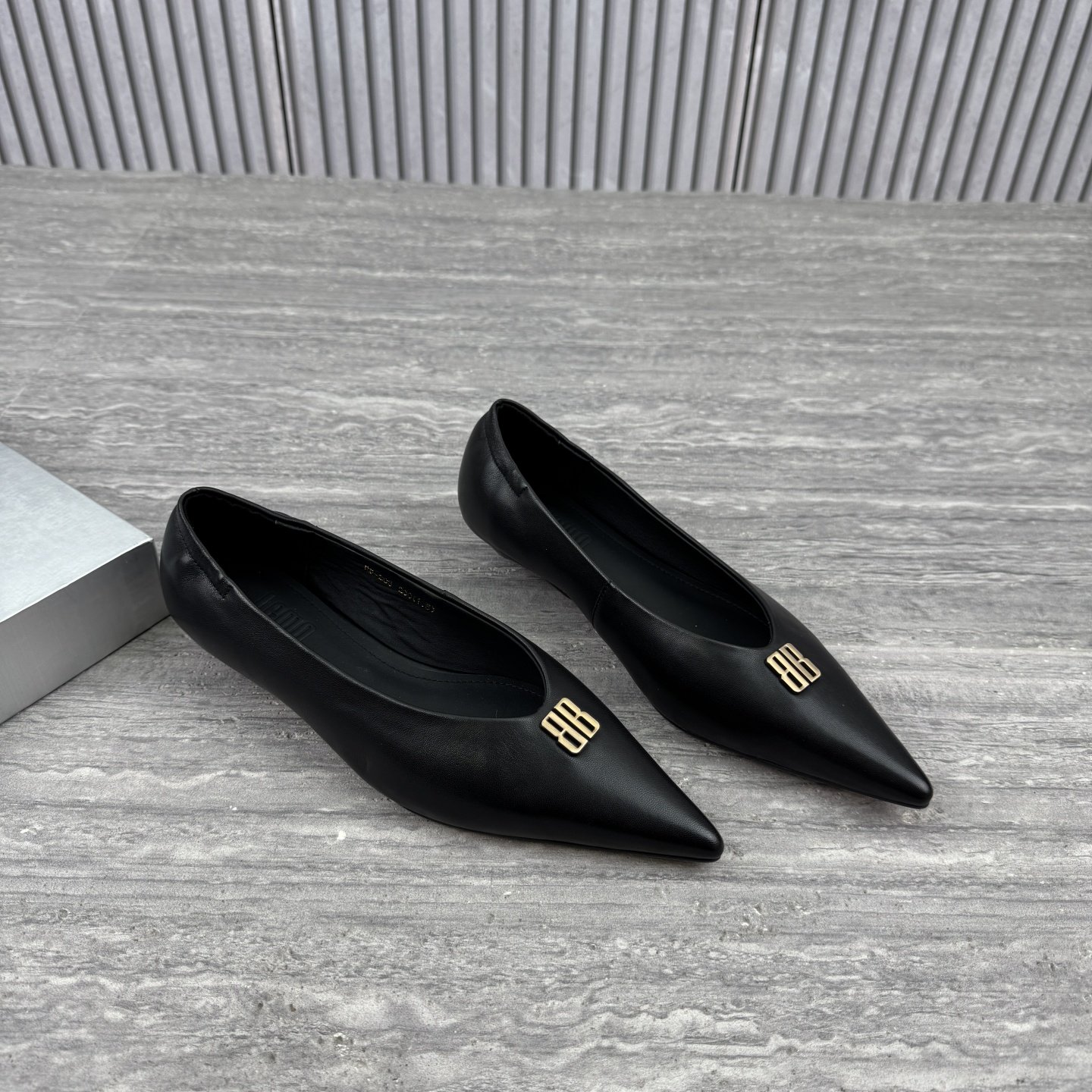 欧货欧洲站2026春季新款真皮尖头浅口女鞋时尚套脚低跟通勤单鞋潮,女鞋,浅口单鞋,淘宝优惠券,粉丝福利购,淘宝优惠卷