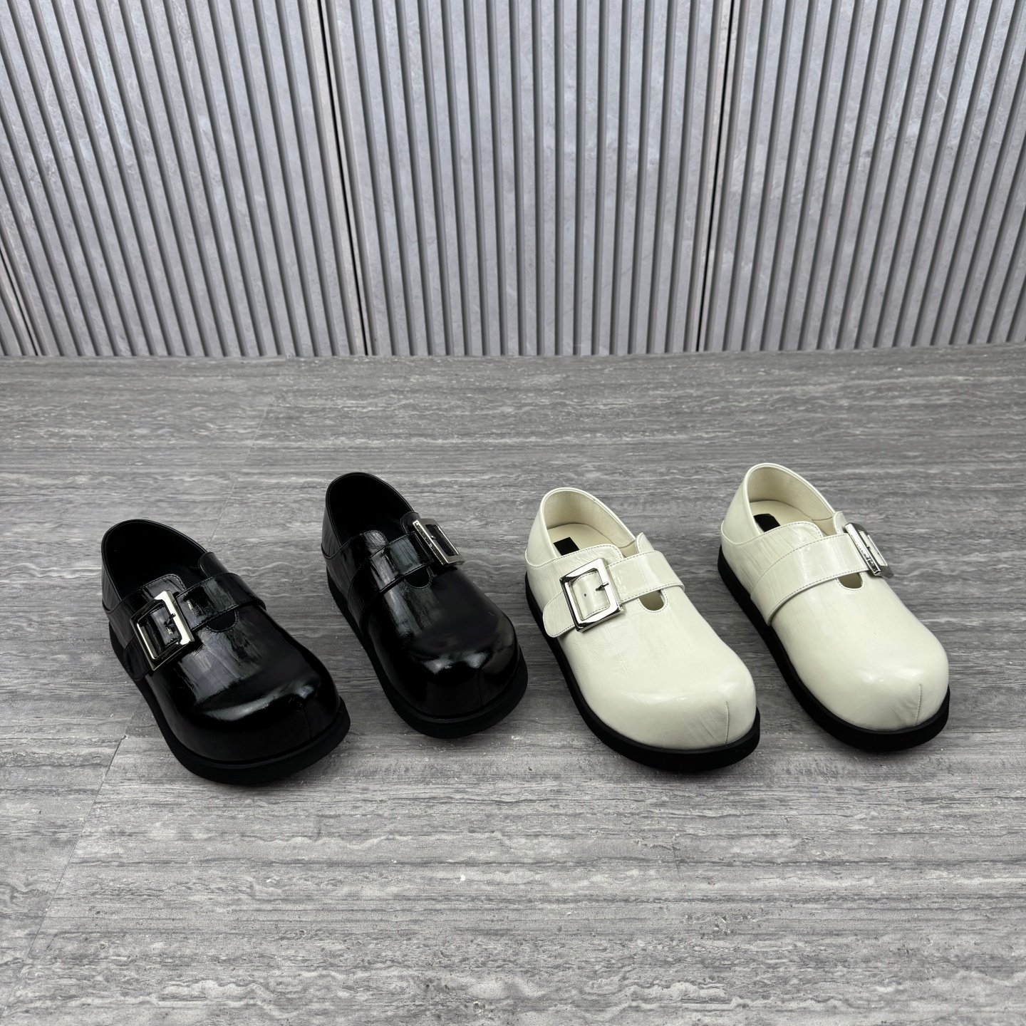 欧货2026春季新款欧洲站英伦风真皮乐福鞋圆头皮带扣厚底勃肯鞋女