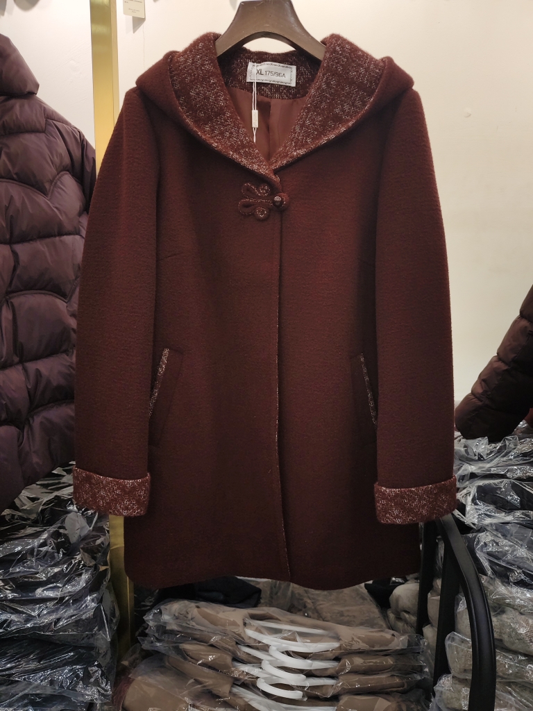 庄娇25105 中老年人金貂绒连帽外套女冬季新款韩版妈妈毛呢大衣