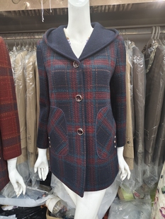 连帽格子貂绒大衣妈妈秋冬装外套新款中老年时尚洋气宽松大码女装