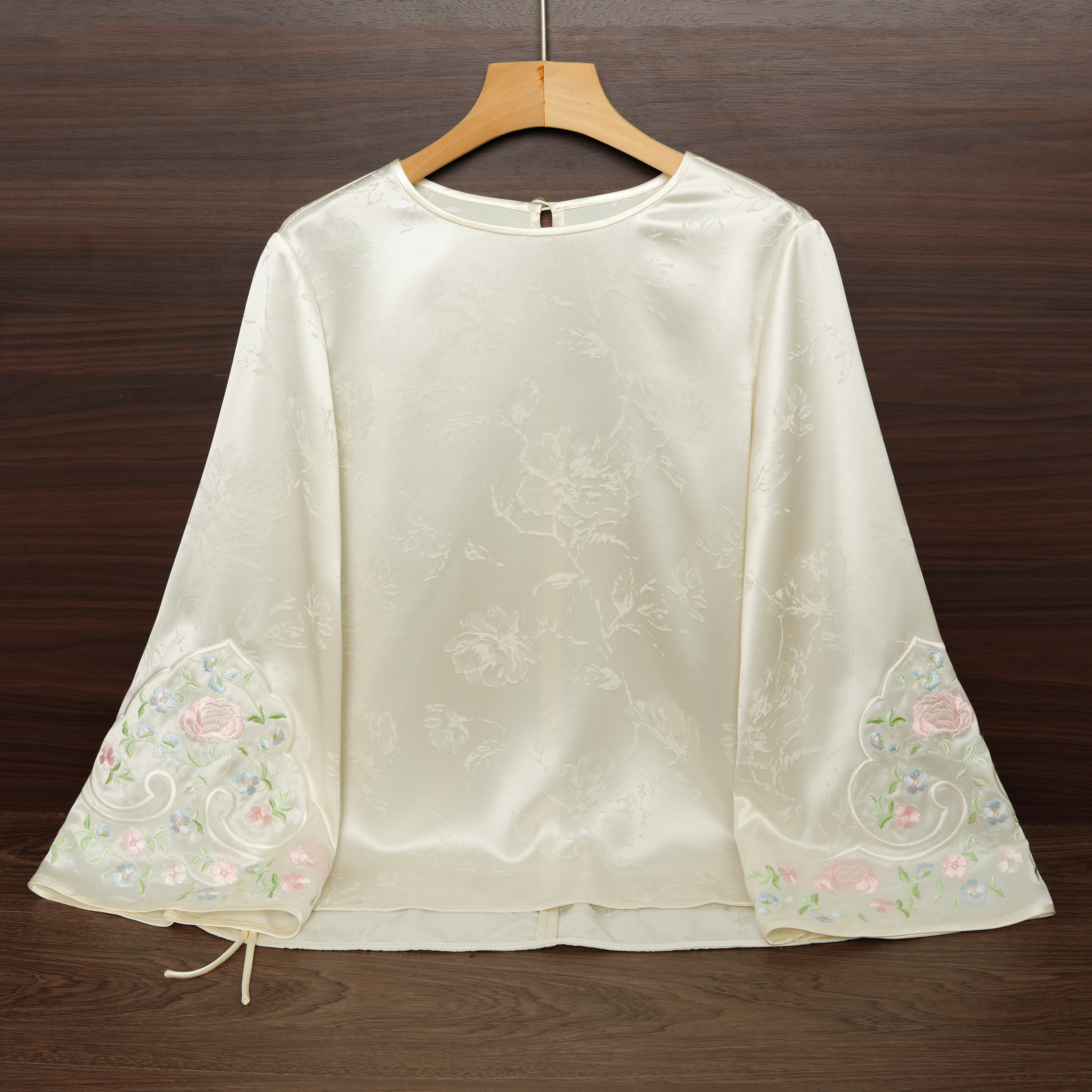禅意减龄国风茶服上衣女改良唐装重工刺绣圆领宽松醋酸新中式衬衫