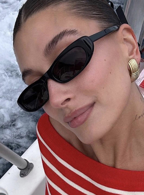 ins小镜片网红墨镜女时尚高级感小脸拍照凹造型眼镜酷飒甜辣妹风