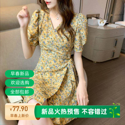 2026夏季新款超仙森系收腰显瘦V领碎花一片式大摆短袖连衣裙女ins