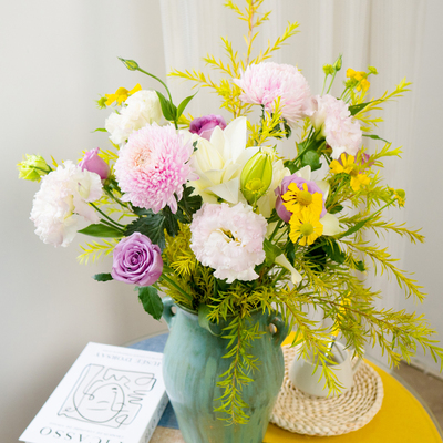 E1花艺师搭配混搭花束现采现发优质家庭水养鲜花