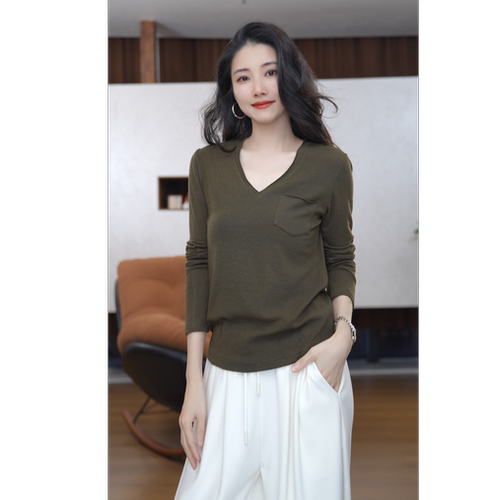 小乖逃绿色V领长袖打底衫早秋软糯修身胸袋设计感上衣WL0121