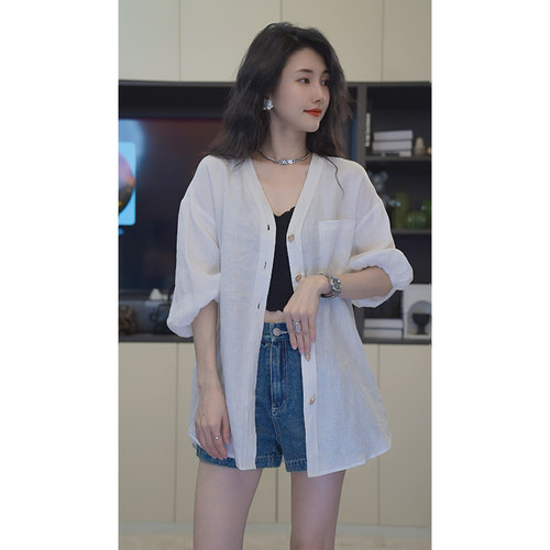 小乖逃三色亚麻设计师白色衬衫V领五分袖白色上衣防晒百搭240353