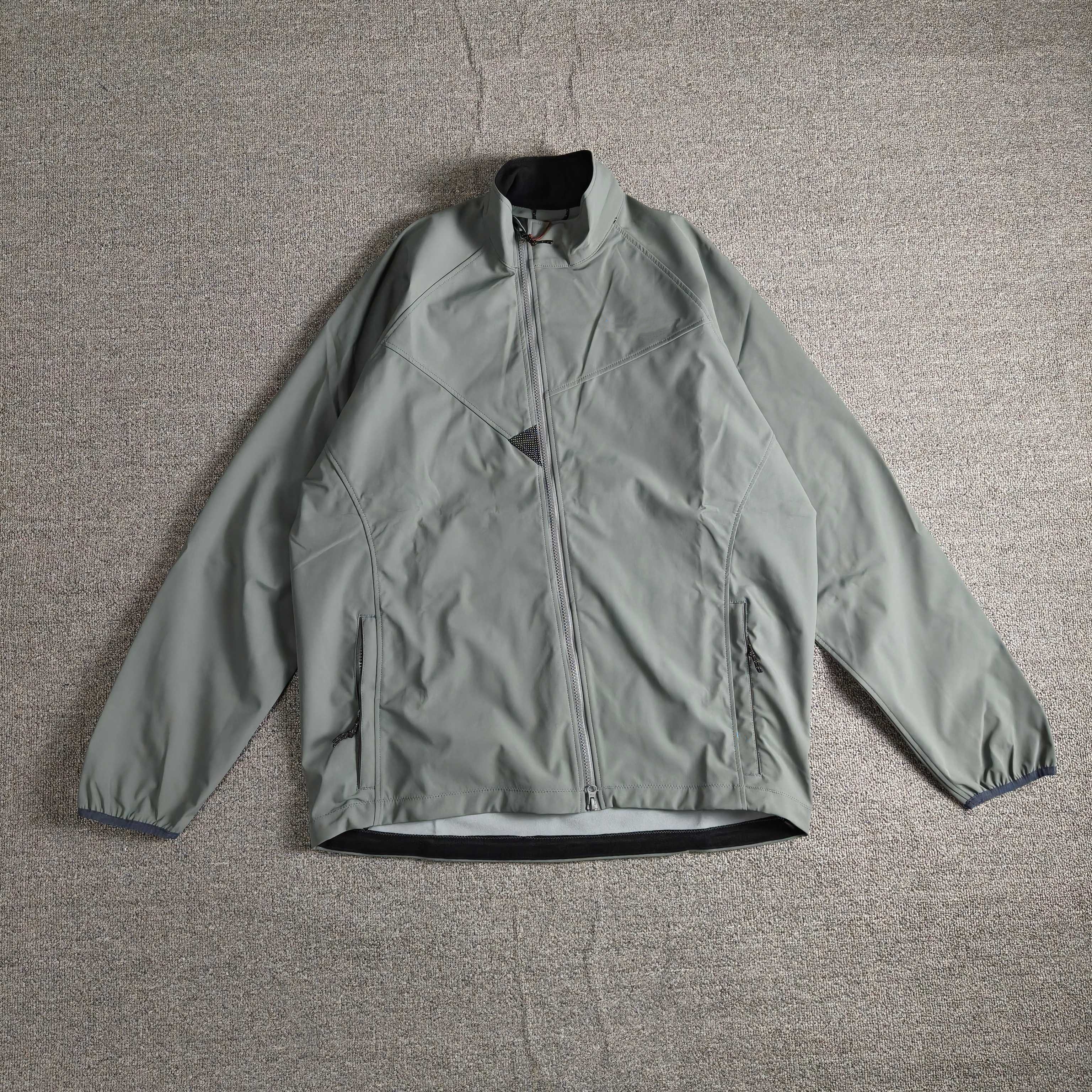 户外运动休闲轻量透气保暖速干软壳衣外套微绒防风防水软壳衣