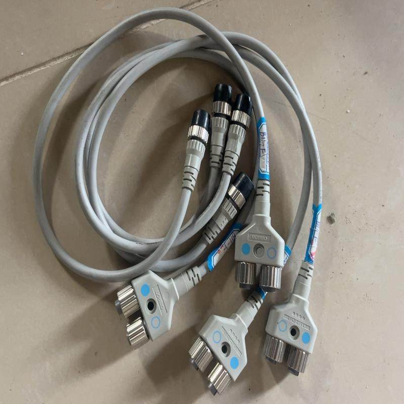 欧姆龙连接线XS2R-D426-B11-F，库存全新(询价）