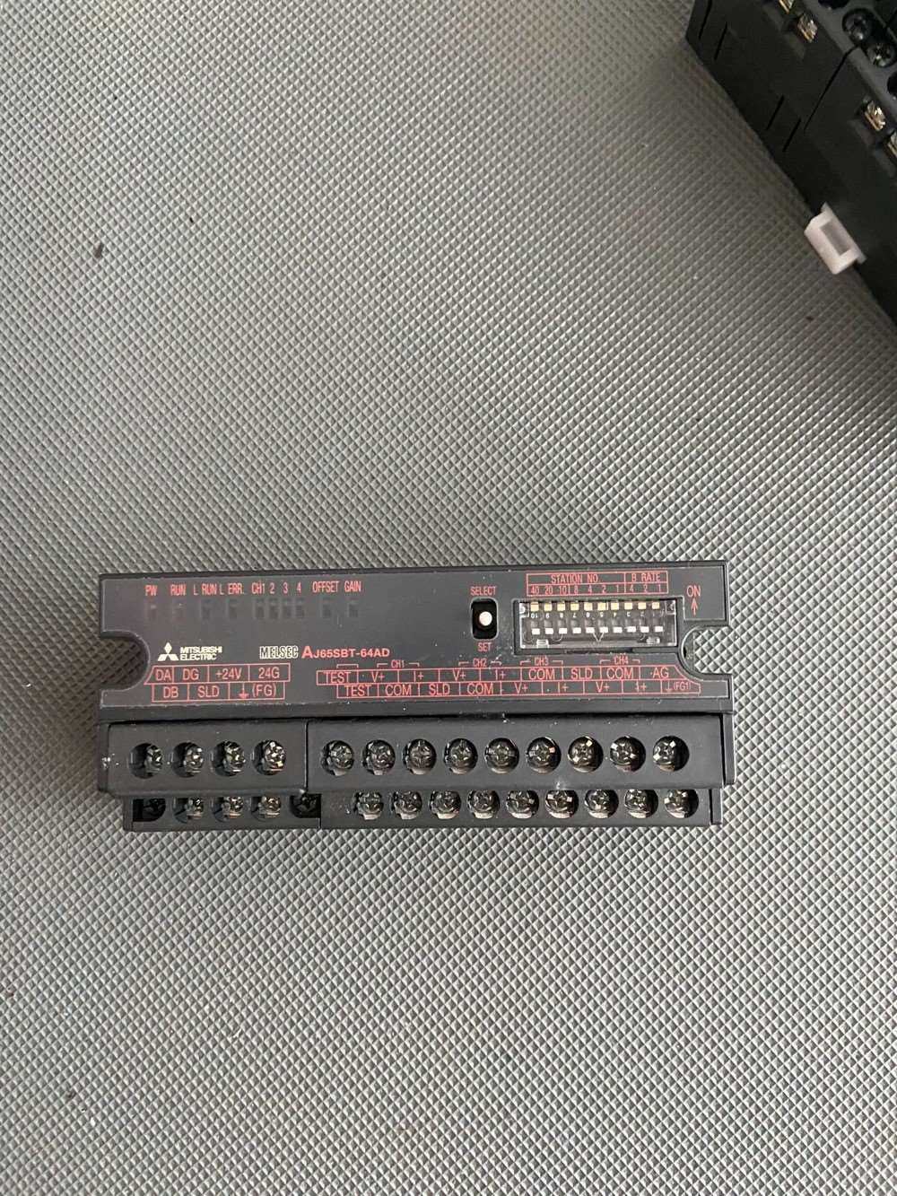 三菱远程模块AJ65SBT-64AD实物如图,功能正常-议价