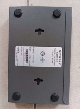八口千兆交换机GS308和五口百兆交换机TL-SF1005+